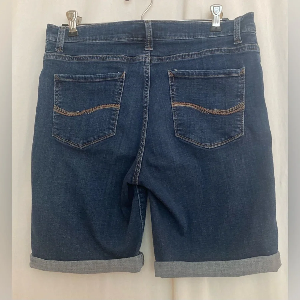 Lee Slimming Fit Cuffed Denim Shorts Size 6M